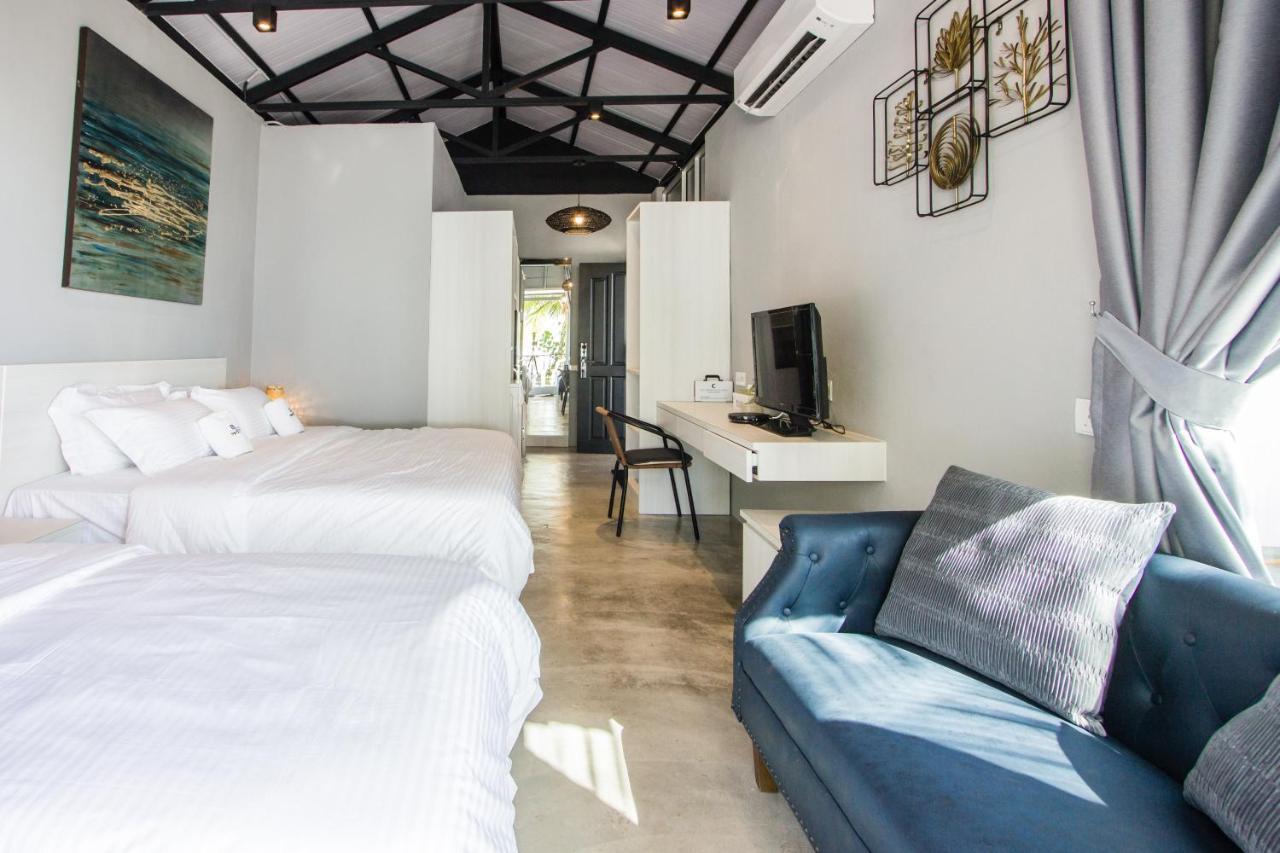 Beachboy Chalet By The Beach Bukit Lada Экстерьер фото