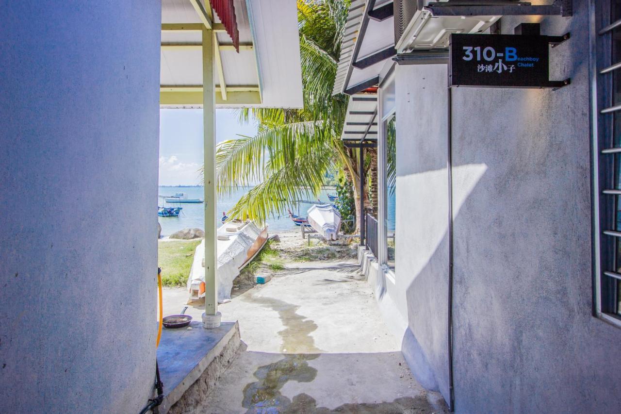 Beachboy Chalet By The Beach Bukit Lada Экстерьер фото