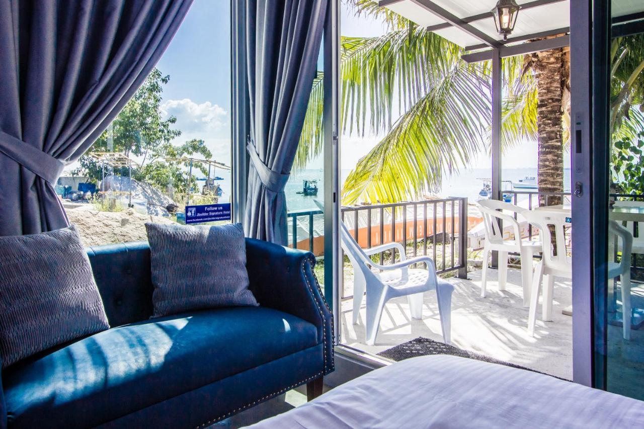 Beachboy Chalet By The Beach Bukit Lada Экстерьер фото
